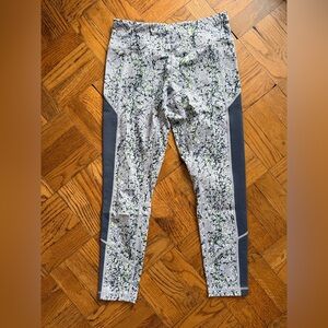 Zella Gray and White Patterned Leggings